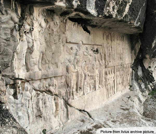 سنگ نگاره های بیشاپور