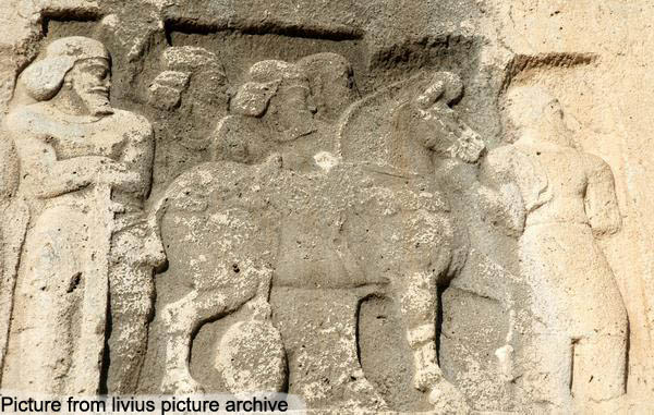 سنگ نگاره شماره شش - اسب شاه 