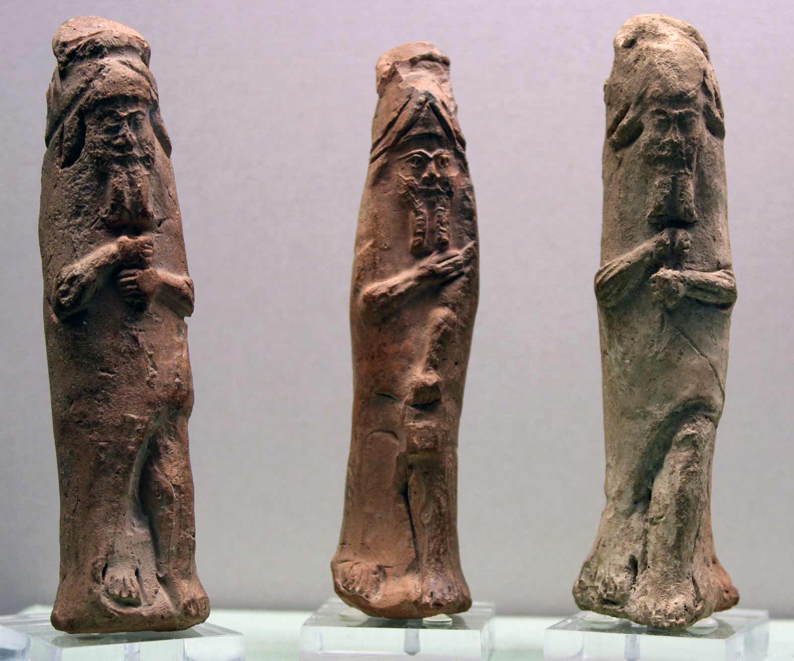 مرد دانا با لباس ماهی