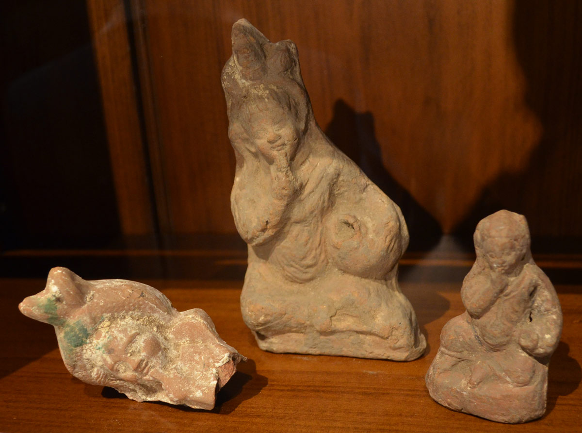 مجسمه هوروس خدای محافظ بچه ها