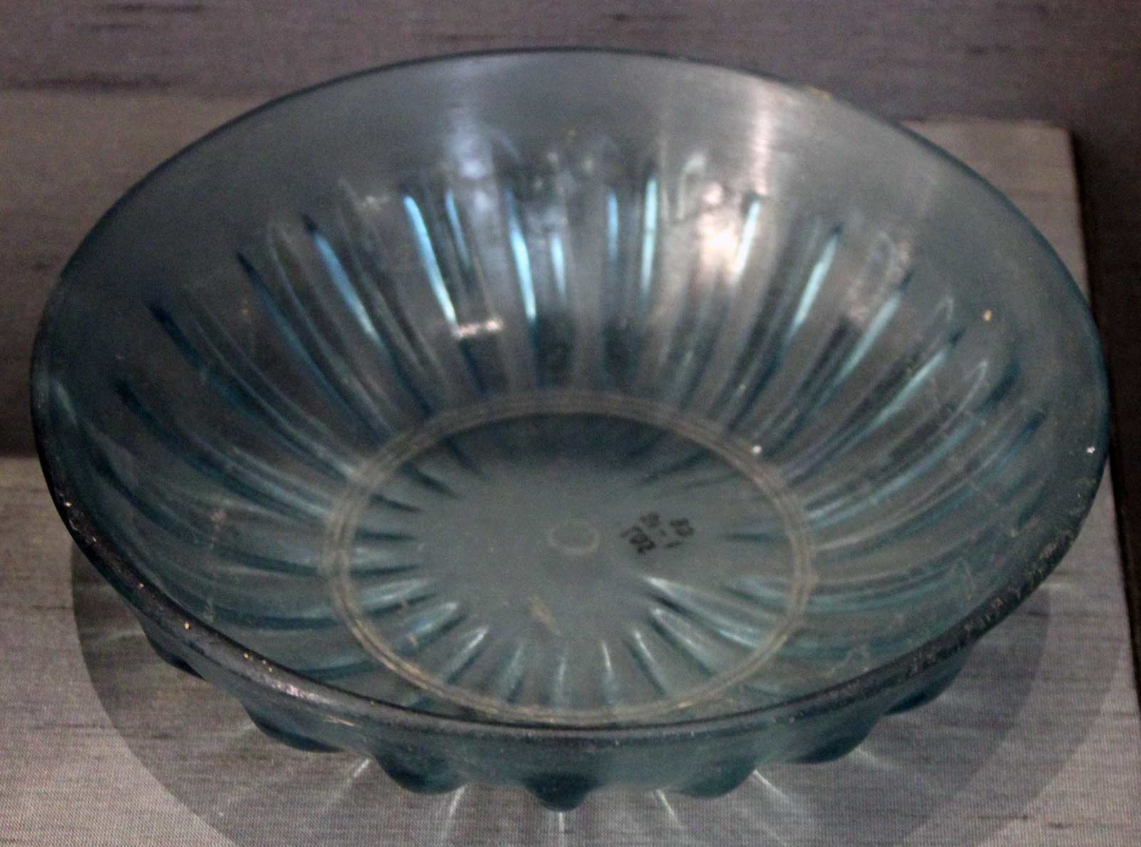 ظرف شیشه ای رومی