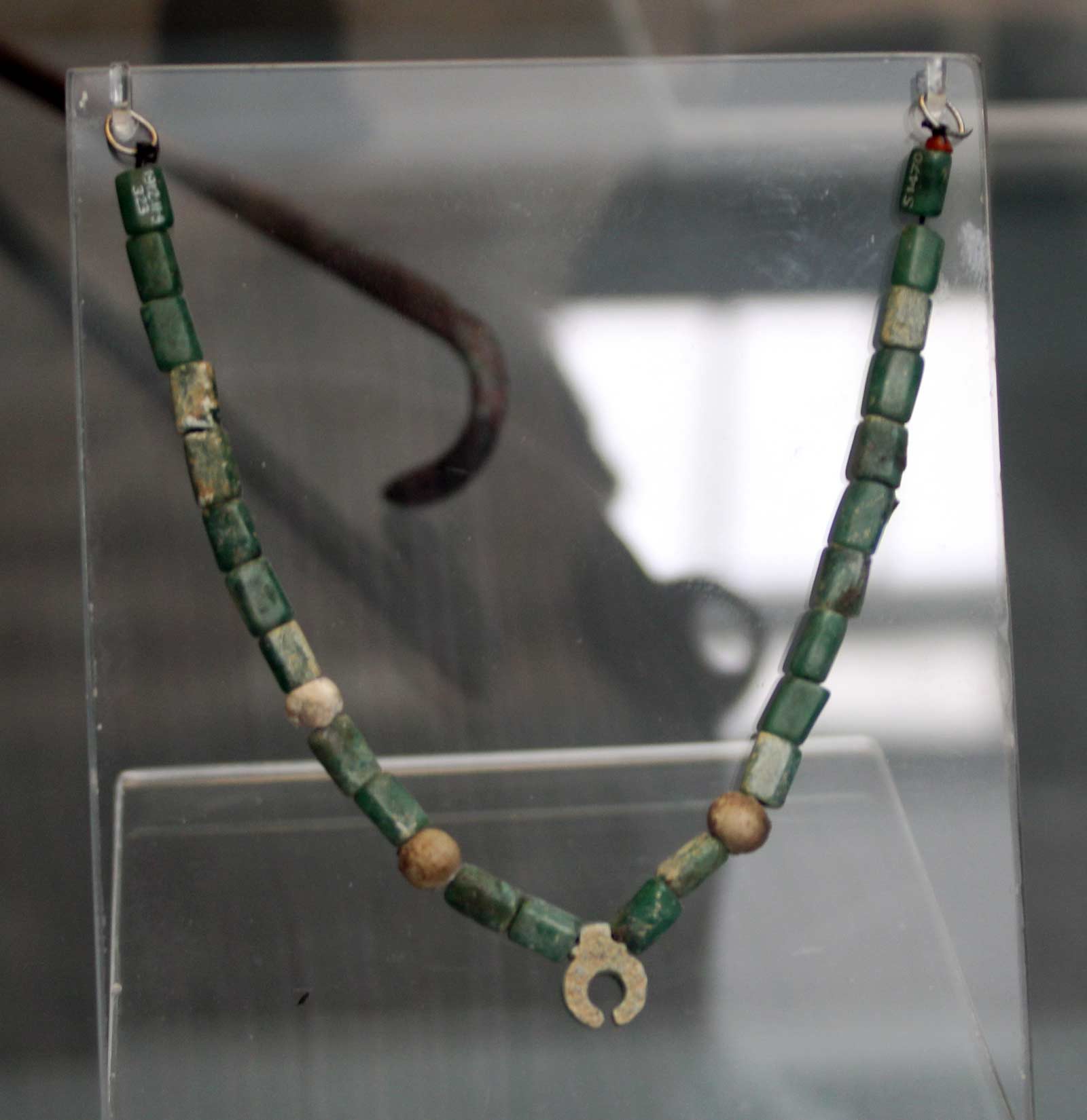 گردن بند شیشه ای نوبه