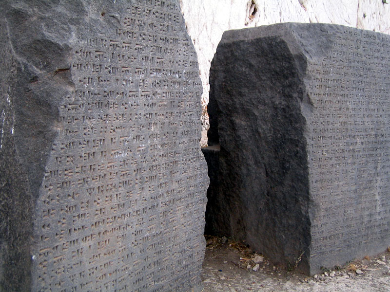 قلعه اورارتویی كنار دریاچه وان 