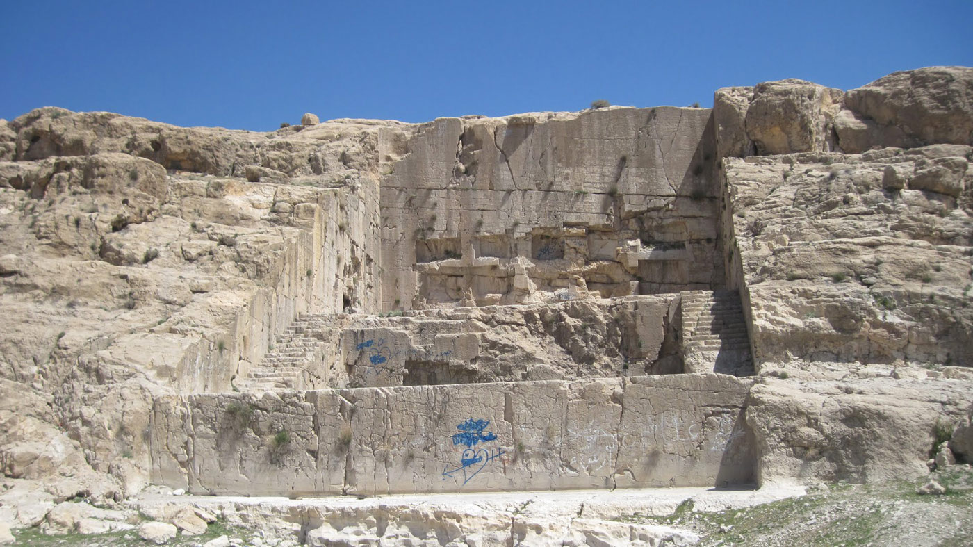 ایوان قدمگاه ارسنجان 