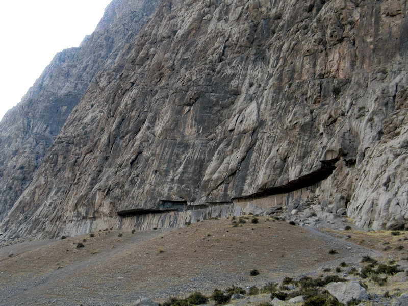 سنگ نگاره نیمه تمام ساسانی بیستون