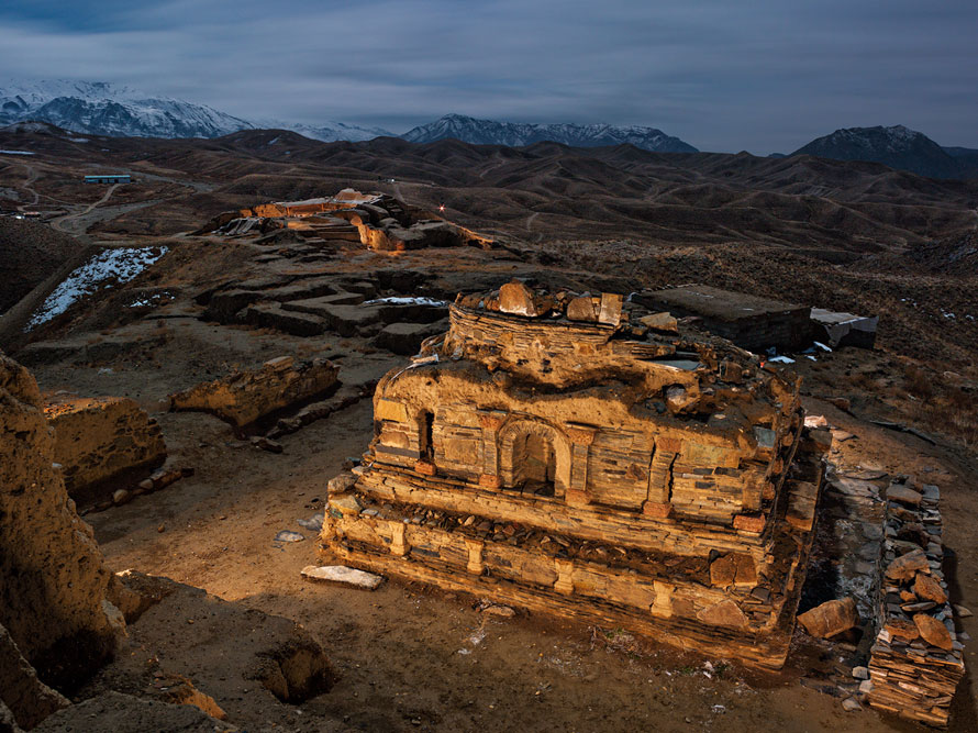 ببنای سنگی مس عینک