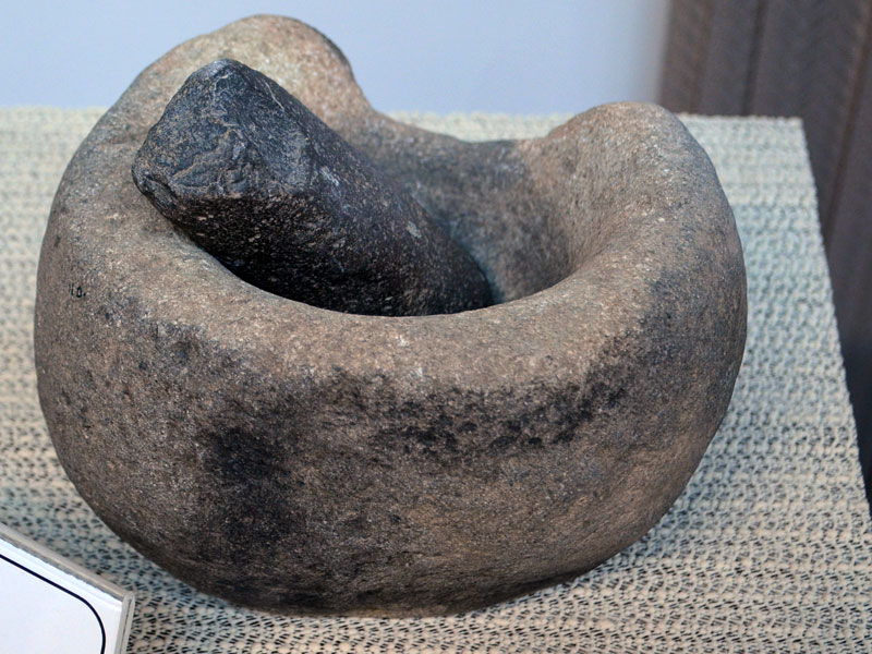 هاون سنگی تپه قبرستان